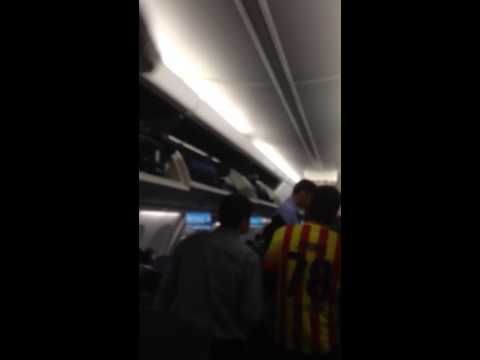 Video thumbnail: Bartra regala su camiseta a la Peña Barcelonista de Cali