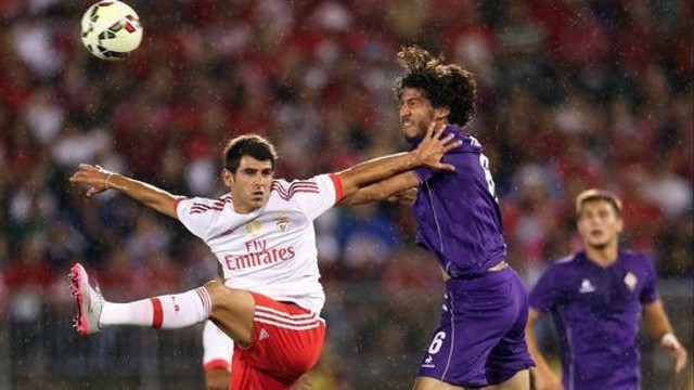 La Fiorentina vence al Benfica desde el punto de penalti