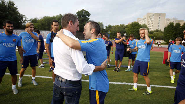 Primer encuentro oficial entre Robert y los jugadores del FC Barcelona