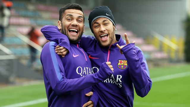 Neymar y Dani Alves se incorporan este jueves