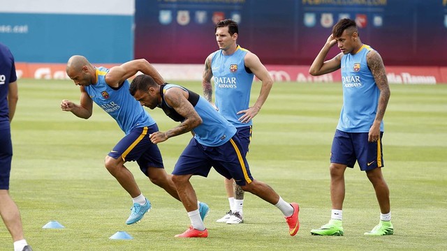 Primer entrenamiento para Mascherano, Messi, Alves y Neymar Jr