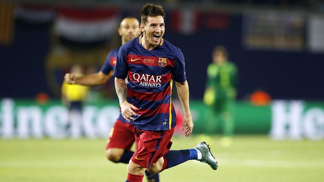 La secuencia del primer gol de falta de Messi en la Supercopa de Europa