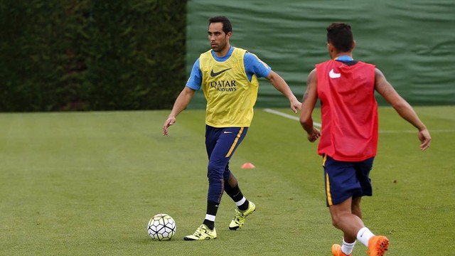 Claudio Bravo, baja por una lesión muscular en el sóleo de la pierna derecha