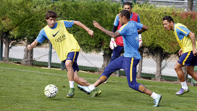 Entrenamiento con las novedades de Piqué, Jordi Alba, Sergio y Bartra