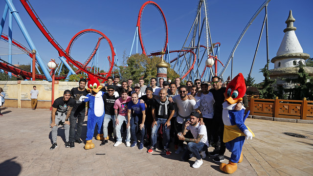 Luis Enrique sorprende al equipo con una jornada familiar en PortAventura Resort