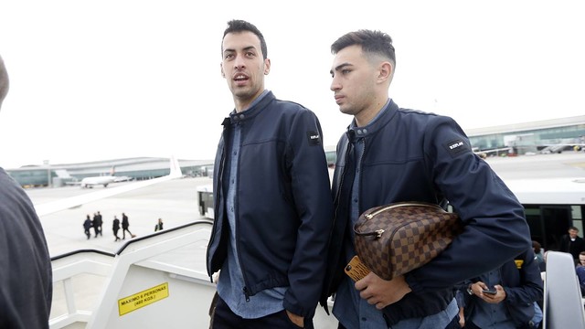 El primer equipo vuela hacia Madrid para jugar el Clásico