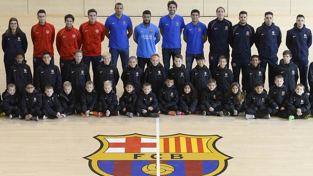 Jugadores americanos aprenden el ADN Barça en la FCB Escola Jugadores americanos aprenden el ADN Barça en la FCB Escola