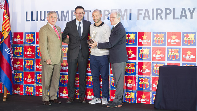 Mascherano recibe el premio Fair Play 2015