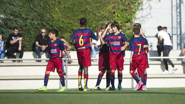 Doble duelo Barça-Espanyol con el liderato en juego