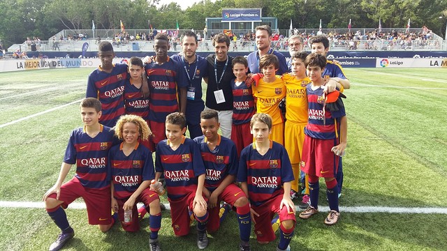 Los jugadores de la FCBEscola de Miami ven ganar al Barça