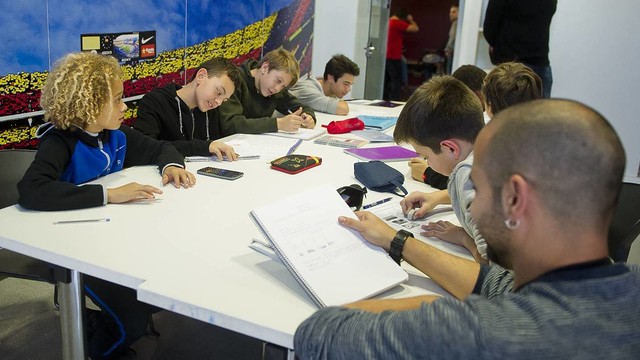 Así son 24 horas en la Masia del FC Barcelona