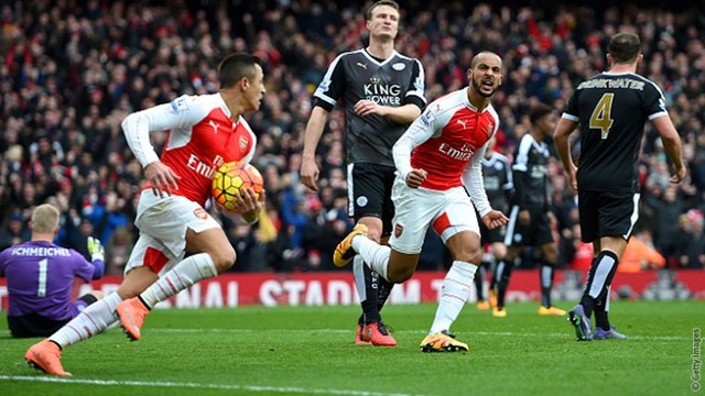 El Arsenal se acerca al liderato de la Premier con una victoria ‘in extremis’ contra el Leicester