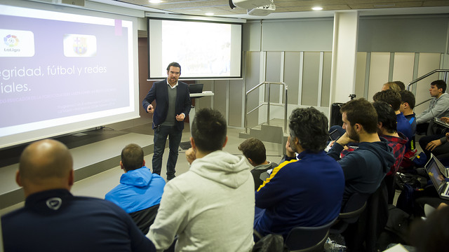 Conferencia sobre las redes sociales en la FCBCoaches Academy