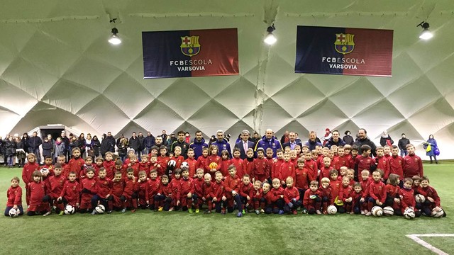 Òscar Grau visita la FCBEscola Varsovia