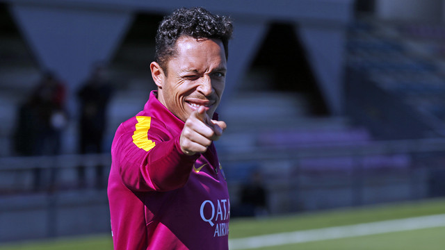 Adriano acepta la opción de prorrogar su contrato hasta 2017