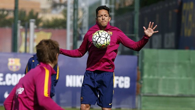 El primer equipo del Barça realiza la última sesión de entrenamiento de la semana