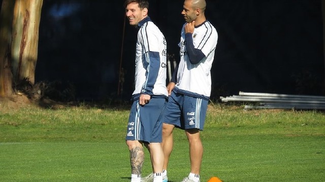 Messi y Claudio Bravo se enfrentan en Santiago de Chile