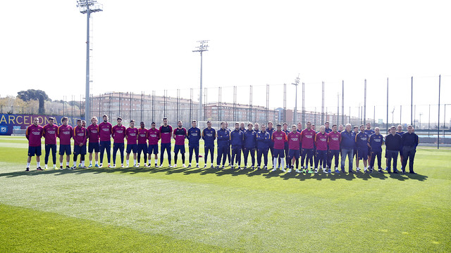 El primer equipo se suma al homenaje a Cruyff