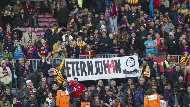 Johan Cruyff, homenajeado en el Camp Nou en una noche muy especial